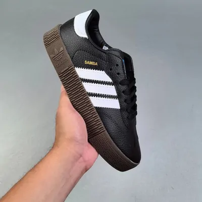 Sneakersy: przykładowy produkt z katalogu